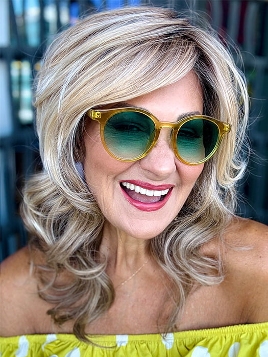 Ellen @aging.with.ellen is wearing SPICY by JON RENAU in color 12FS8 SHADED PRALINE | Light Gold Blonde & Pale Natural Blonde Blend, Shaded with Dark Brown