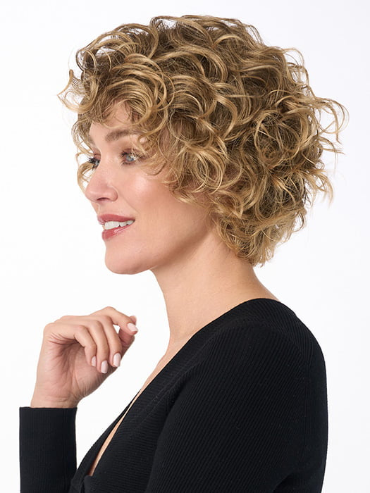 Model is wearing SUZI by ENVY in color FROSTED | Light Brown with Wheat Blonde blended highlights