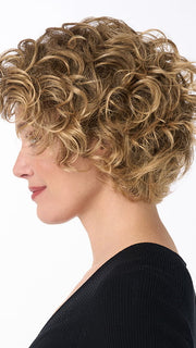Model is wearing SUZI by ENVY in color FROSTED | Light Brown with Wheat Blonde blended highlights