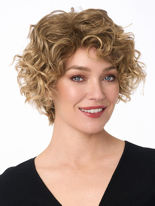 Model is wearing SUZI by ENVY in color FROSTED | Light Brown with Wheat Blonde blended highlights