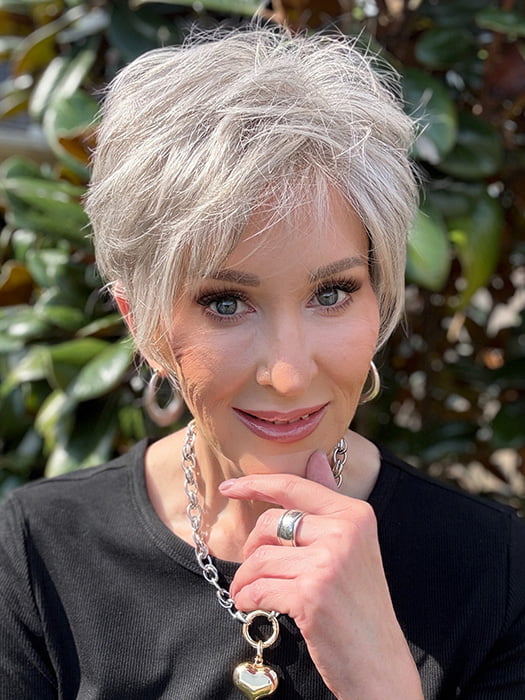 Eileen @crazywiglady is wearing TESS by JON RENAU in shade MIST 39/51/60 | Multi-Tonal Ash Blonde with Beige Lowlights