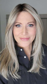 Natalie Gray @vanish.into.thin.hair wearing DRESS REHEARSAL by RAQUEL WELCH in color RL17/23SS ICED LATTE MACCHIATO | Honey Blonde shaded with Cool Blonde and Dark Roots