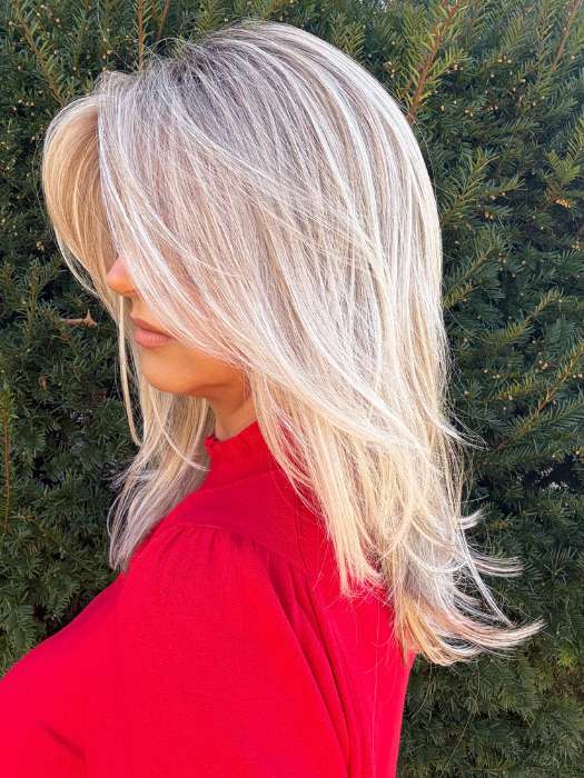 Sandy @i_be_wiggin wearing SEVILLE by BelleTress in color MILKSHAKE BLONDE R | A mixture of Light Sandy Brown, Highlighted with Light Ash Blonde with a Hint of Light Platinum Blonde with a Medium Root Color