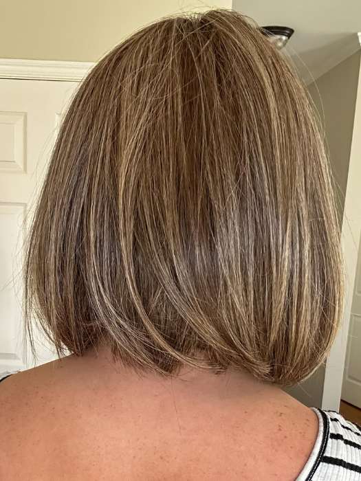 Jen Brown @being_mrs_brown wearing Straight to Camera by Raquel Welch in shade RL9/24SS ICED CAFÉ LATTE | Dark Brown shaded with Golden Brown