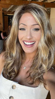 Jenna @jenna_fail wearing ARROW by ELLEN WILLE in color LIGHT BERNSTEIN ROOTED | Light Auburn, Light Honey Blonde, and Light Reddish Brown blend and Dark Roots
