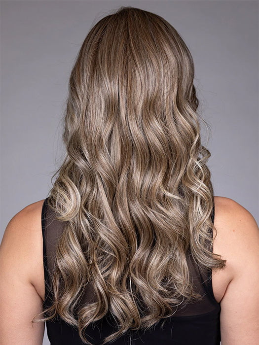 Model is wearing WITHERSPOON in BROWN SUGAR BLONDE-R | A warm, dimensional blend of medium brown and golden blonde highlights with natural-looking darker roots for depth and a sun-kissed finish.