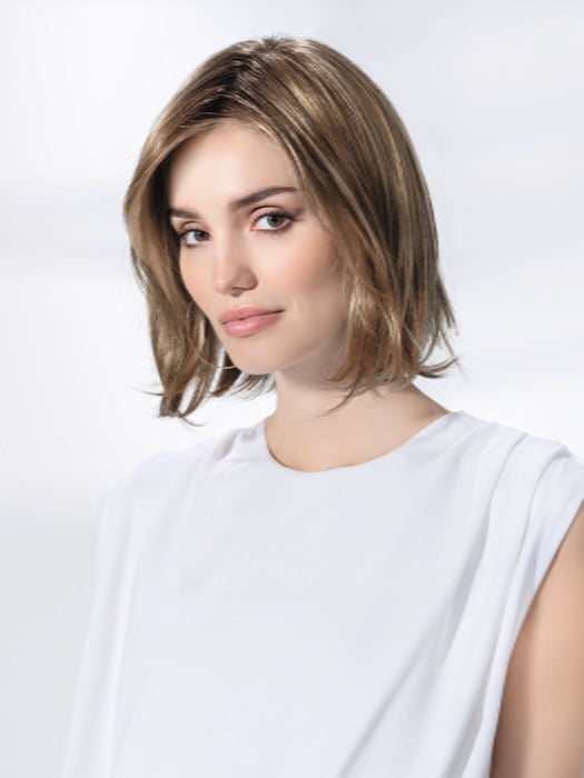 Model is wearing ICONE SMALL DELUXE by ELLEN WILLE in DARK SAND ROOTED | Lightest Brown and Light Strawberry Blonde and Light Neutral Blonde Blend with Shaded Roots