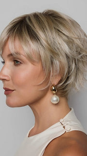 Model is wearing MIO by NORIKO in color SANDY CREAM BLOND R | A blend of beige brown, honey, and creamy blond with subtle roots.
