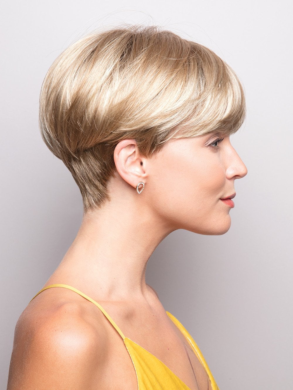  Noriko Blake puts a modern twist on the classic bowl cut!
