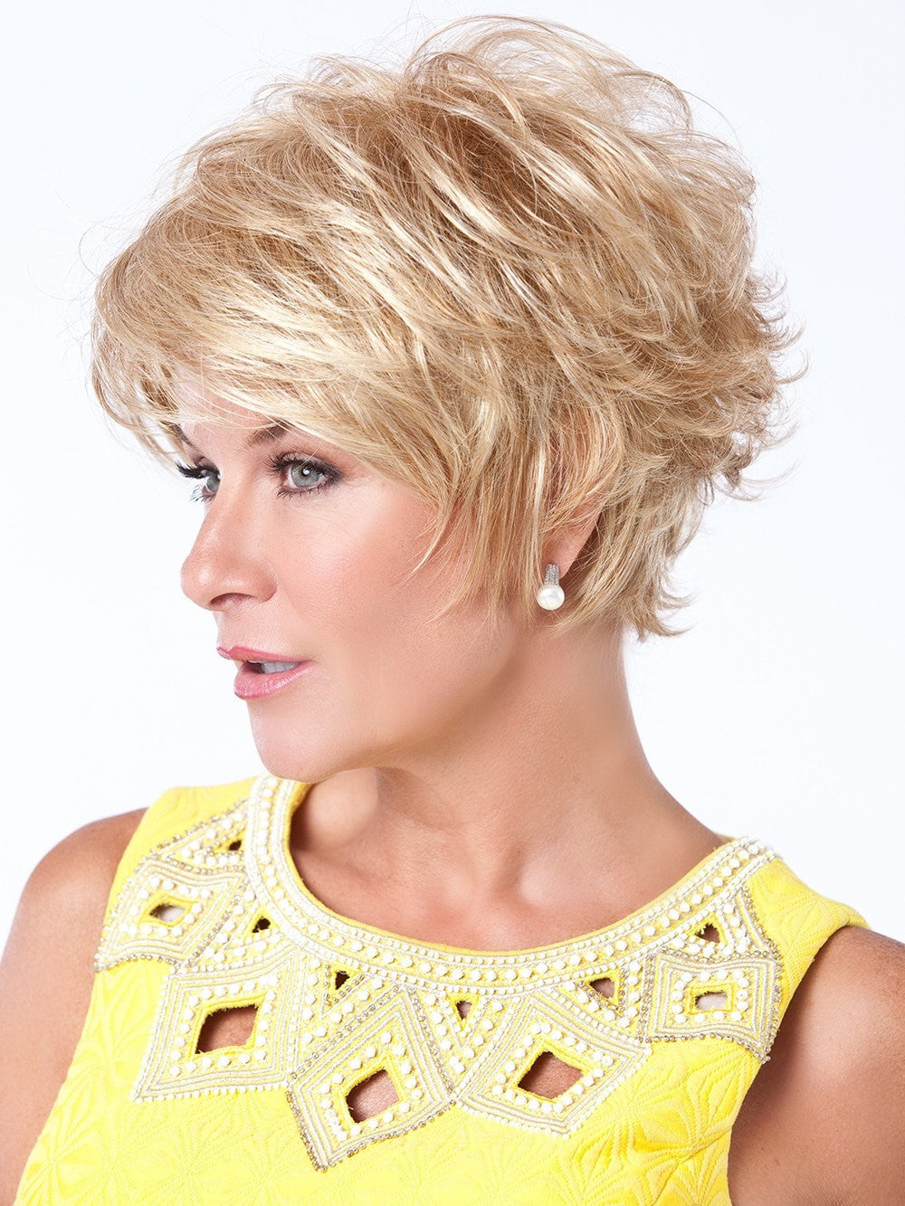 Medium Blonde | Golden blonde or dark blonde with salon highlights 