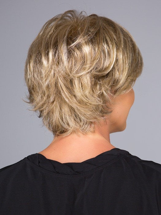 Tapered layers from the crown to the neckline | Color: GL15-26