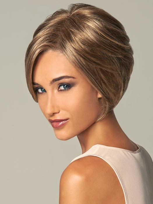 Volume at the crown and all-over layers | Color: GL11-25