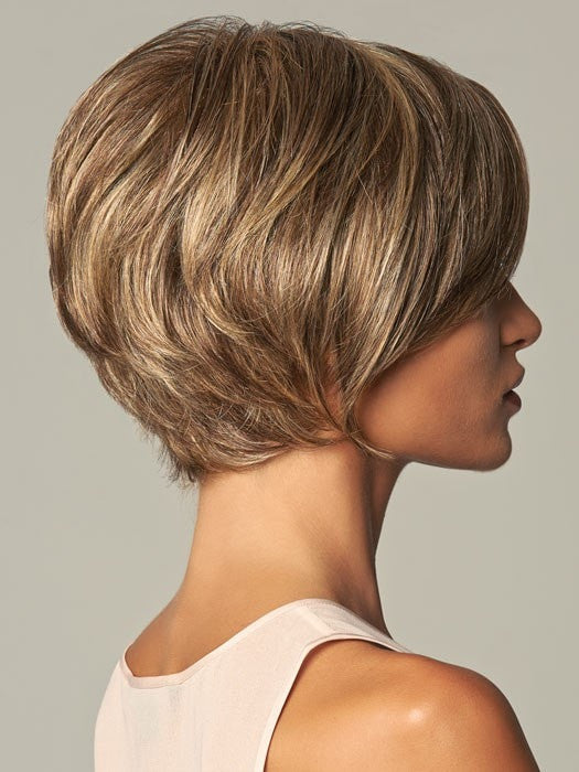 Short layering at the crown enhances the volume and style | Color: GL11-25