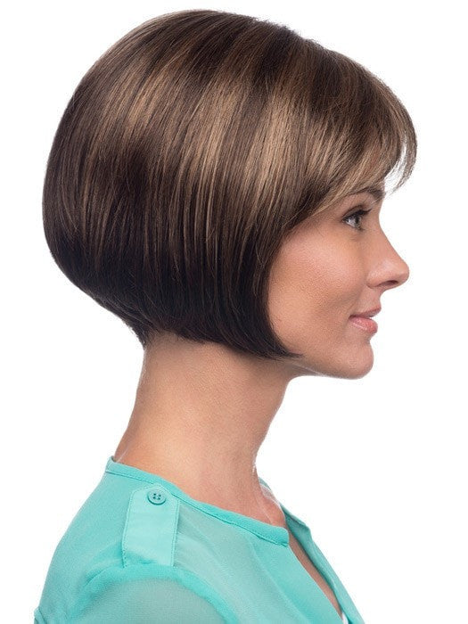 Soft angle creates a modern bob | Color: R14/8H