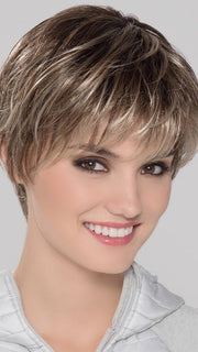 SMART MONO by ELLEN WILLE in BERNSTEIN ROOTED | Light Brown base with subtle Light Honey Blonde and Light Butterscotch Blonde highlights and Dark Roots PPC MAIN IMAGE FB MAIN IMAGE