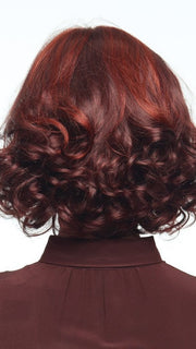 Smooth crown with tighter curls on the ends | Color: Cherry Cola